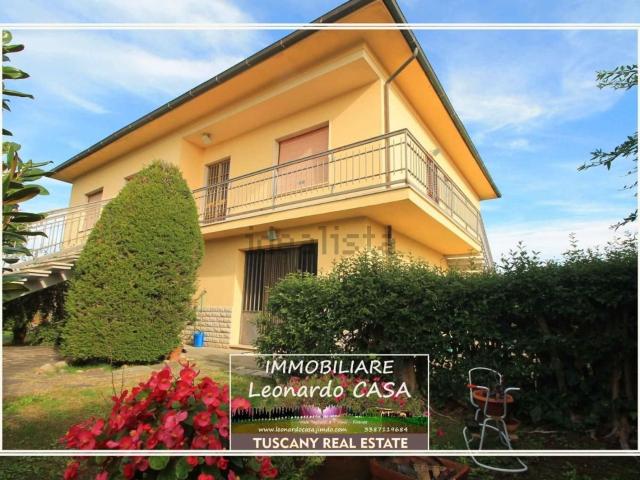 Case e ville in vendita di 250 m² in Via Livornese
