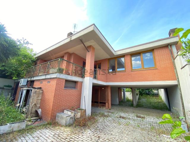 Case e ville in vendita di 250 m² in Via Licio Giorgieri, 64