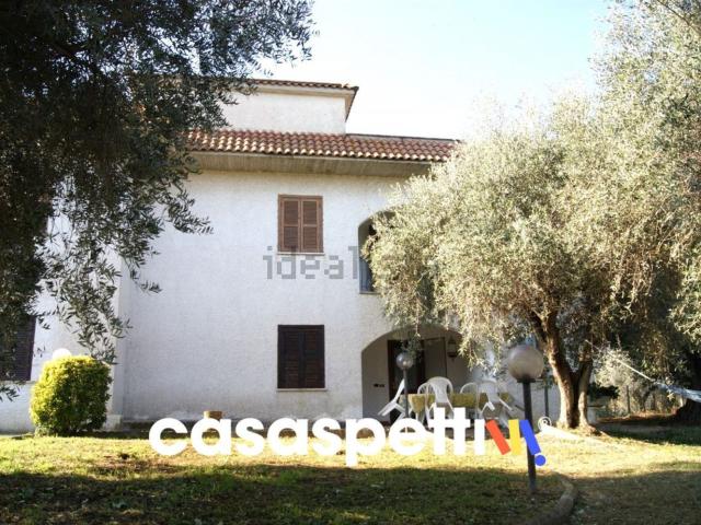 Case e ville in vendita di 250 m² in Via Monginevro