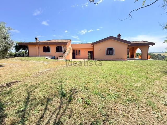 Case e ville in vendita di 250 m² in Via Montaroni