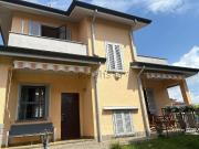 Case e ville in vendita di 250 m² in Via Monte Grappa, 52