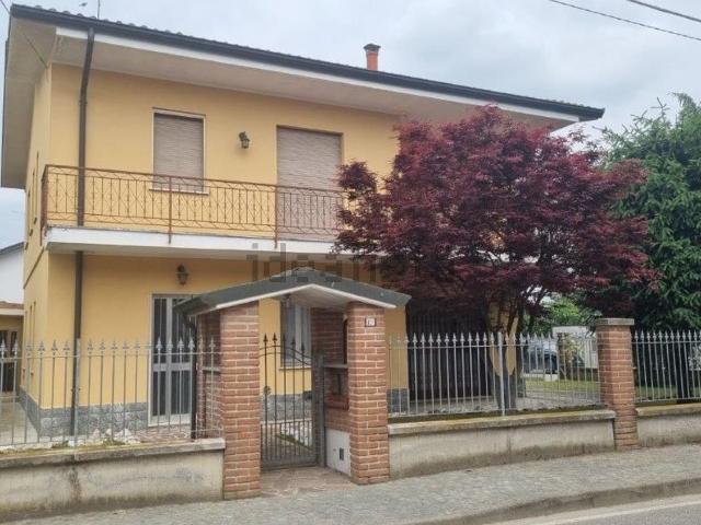 Case e ville in vendita di 250 m² in Via Moscazzano