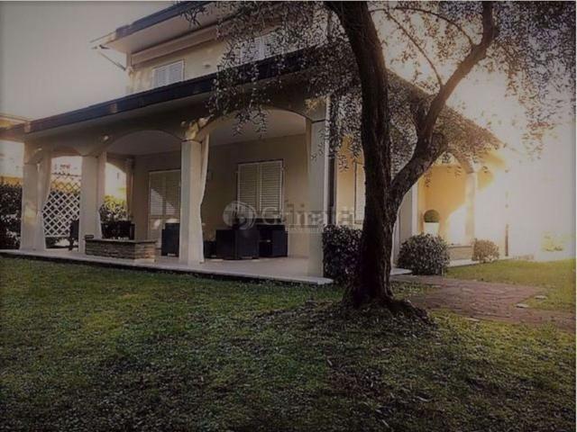 Case e ville in vendita di 250 m² in Via Magliano, 20
