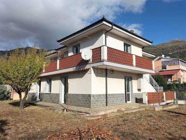 Case e ville in vendita di 250 m² in Via Magnone