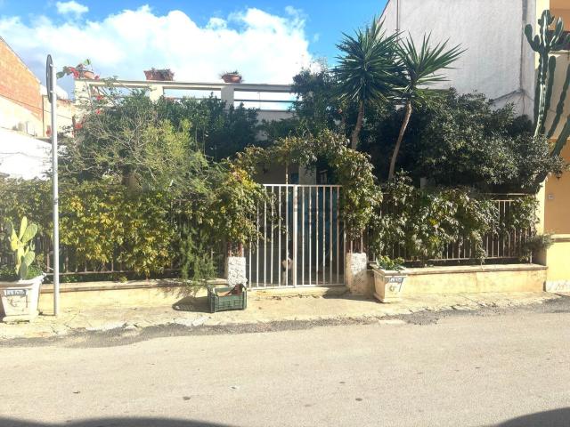 Case e ville in vendita di 250 m² in Via Mangiagli