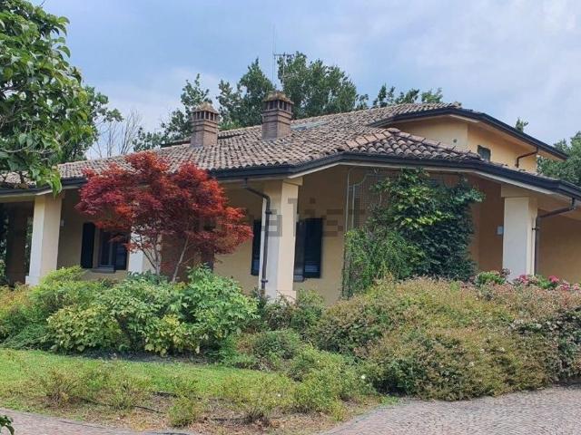 Case e ville in vendita di 250 m² in Via Martiri della Libertà, 16