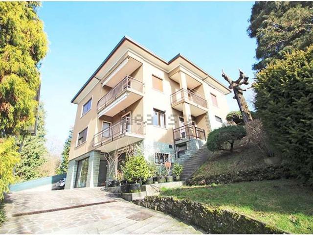 Case e ville in vendita di 250 m² in Via Melette, 11