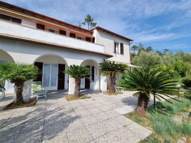 Case e ville in vendita di 250 m² in Via Mesco