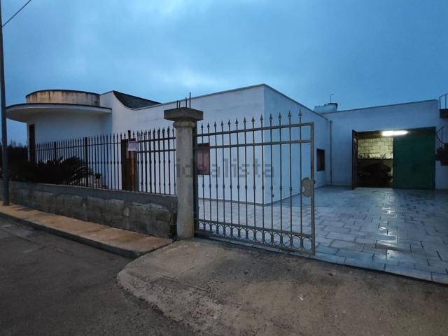 Case e ville in vendita di 250 m² in Via Michelina Lacaita, 14