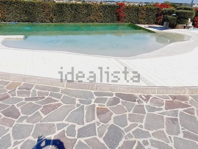 Case e ville in vendita di 250 m² in Via Salvo D&apos Acquisto