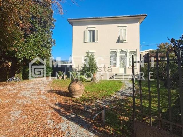 Case e ville in vendita di 250 m² in Via San Marco, 55100