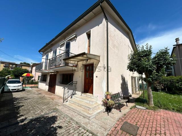 Case e ville in vendita di 250 m² in Via San Donà, 213