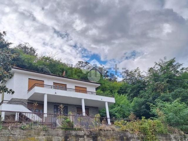 Case e ville in vendita di 250 m² in Via San G. Bosco, 4