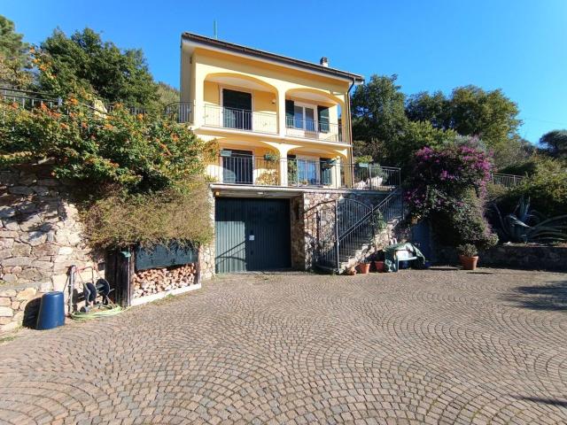Case e ville in vendita di 250 m² in Via San Lorenzo al Colle