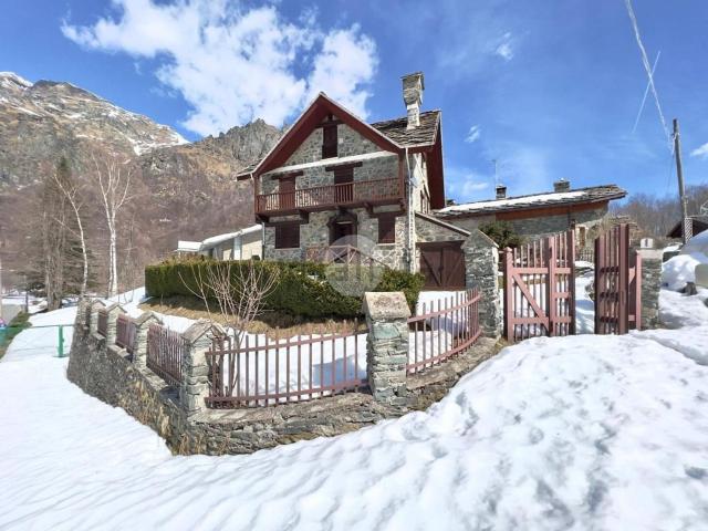 Case e ville in vendita di 250 m² in Via San Vito, 1