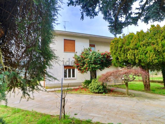 Case e ville in vendita di 250 m² in Via Sant&apos Alessandro, 32