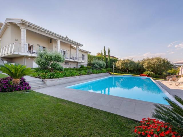 Case e ville in vendita di 250 m² in Via Sant&apos Anna