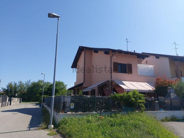 Case e ville in vendita di 250 m² in Via Sant&apos Evasio, 7