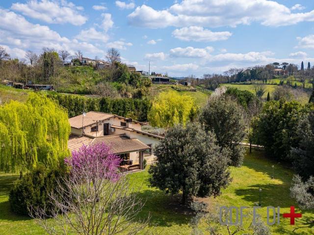 Case e ville in vendita di 250 m² in Via Santa Lucia