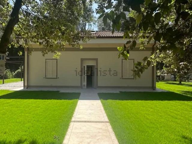 Case e ville in vendita di 250 m² in Via Siena
