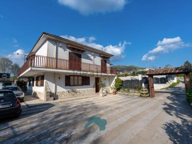 Case e ville in vendita di 250 m² in Via Sterpara