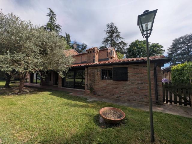 Case e ville in vendita di 250 m² in Via Stradone Cantone