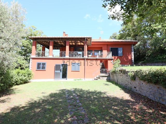 Case e ville in vendita di 250 m² in Via Poggio Aguzzo