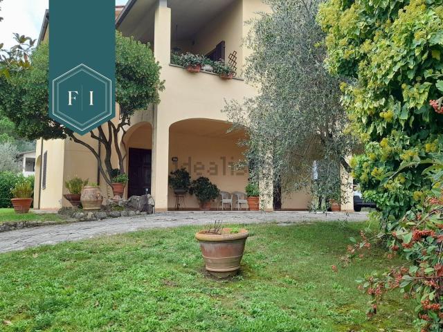 Case e ville in vendita di 250 m² in Via Poggio alla Croce
