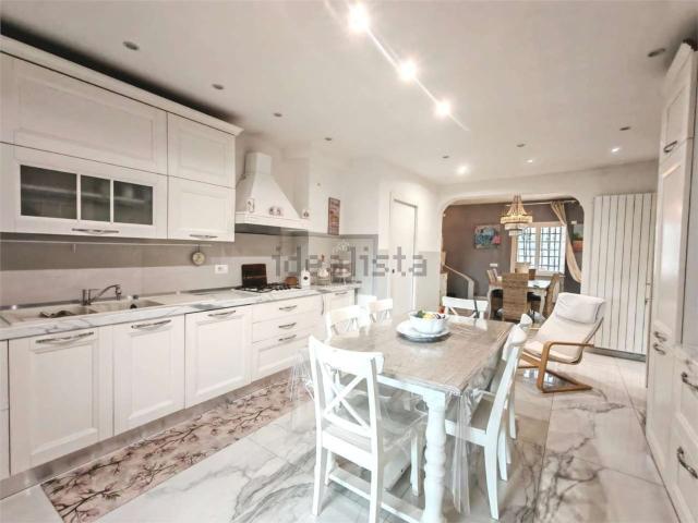 Case e ville in vendita di 250 m² in Via Poggiolo