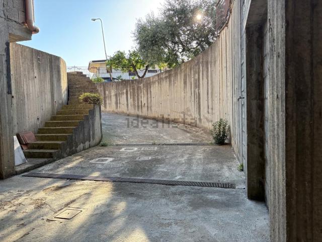 Case e ville in vendita di 250 m² in Via Ponte Trave