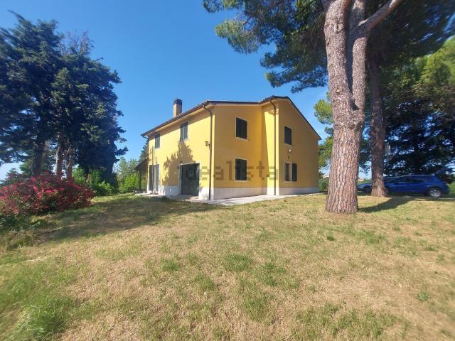 Case e ville in vendita di 250 m² in Via Panoramica