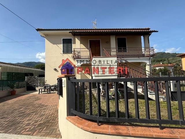 Case e ville in vendita di 250 m² in Via Panoramica, 9