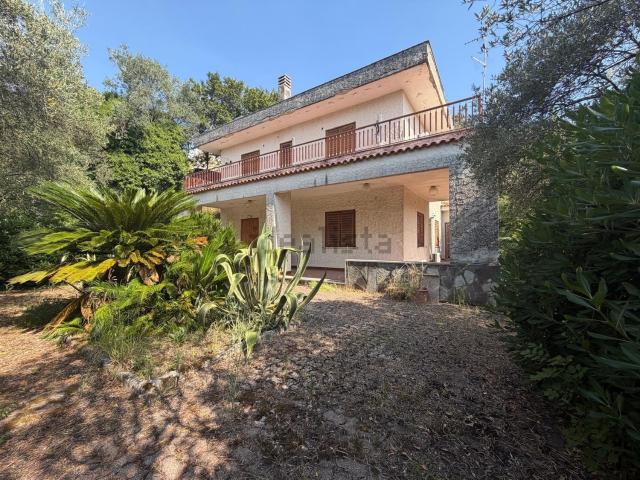Case e ville in vendita di 250 m² in Via Paolina Craven, 35