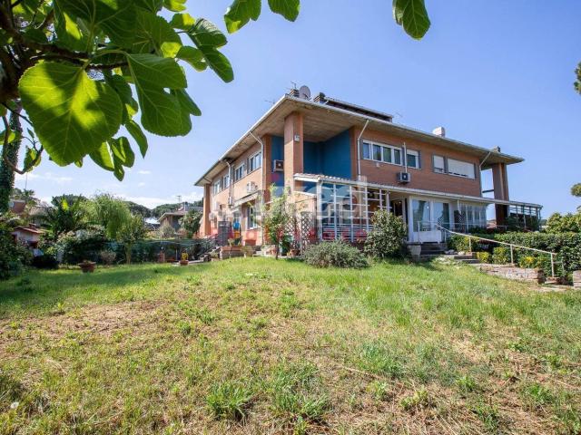 Case e ville in vendita di 250 m² in Via Partenio Di Nicea