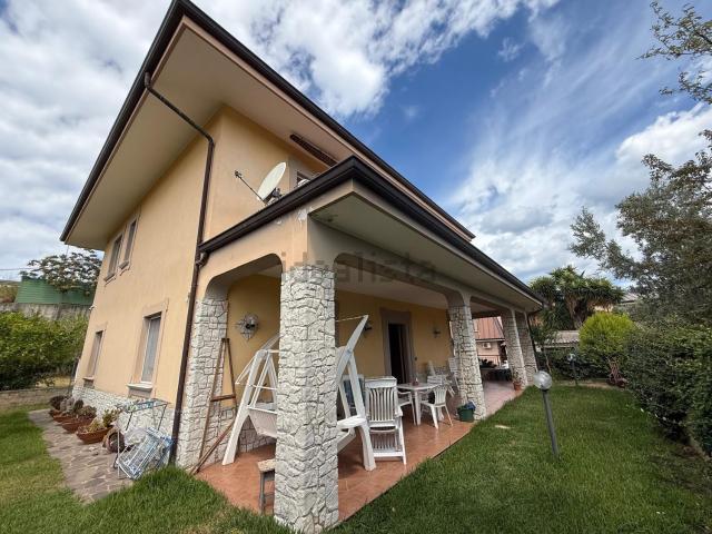 Case e ville in vendita di 250 m² in Via Passo dell&apos Agrifoglio, 8