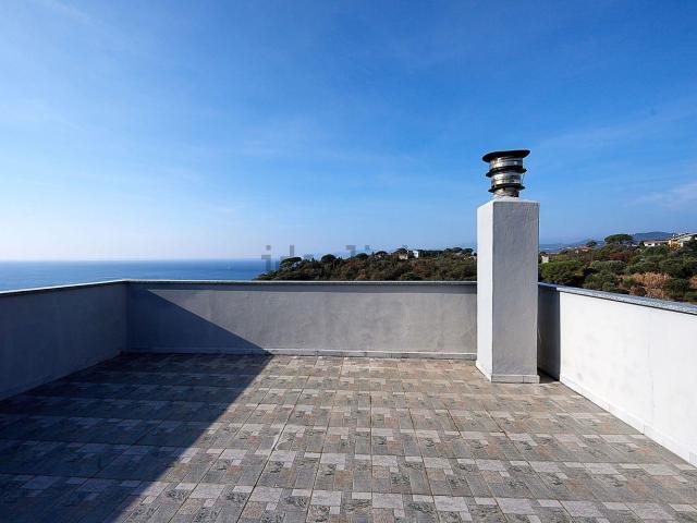 Case e ville in vendita di 250 m² in Via Pecorile, 49