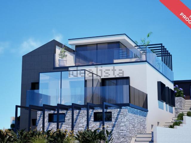 Case e ville in vendita di 250 m² in Via per Lesa, 15