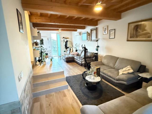 Case e ville in vendita di 250 m² in Via Pialove