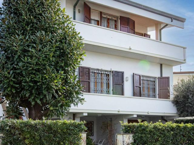 Case e ville in vendita di 250 m² in Via Piave, 33