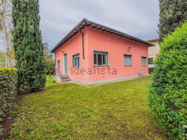 Case e ville in vendita di 250 m² in Via Pistoiese