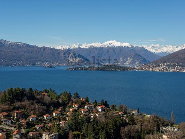 Case e ville in vendita di 250 m² in Via Professor Monteggia, 64