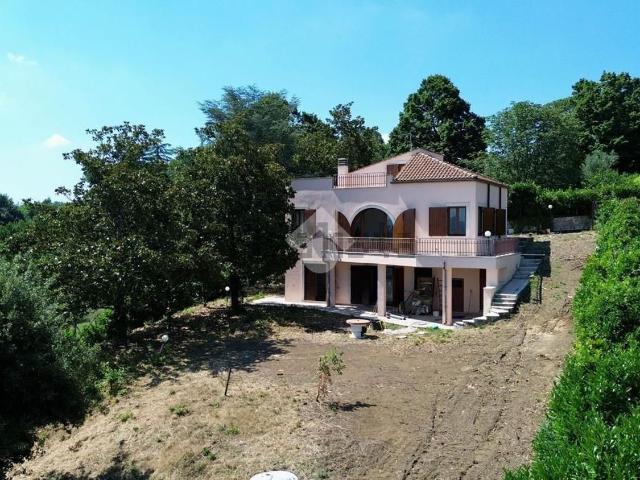 Case e ville in vendita di 250 m² in Via Quarto del Lago