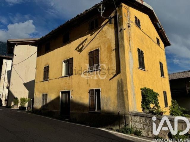 Case e ville in vendita di 250 m² in Via Raossi, 1