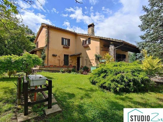 Case e ville in vendita di 250 m² in Via Rimembranze, 22