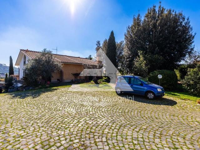 Case e ville in vendita di 250 m² in Via Torretta, 7
