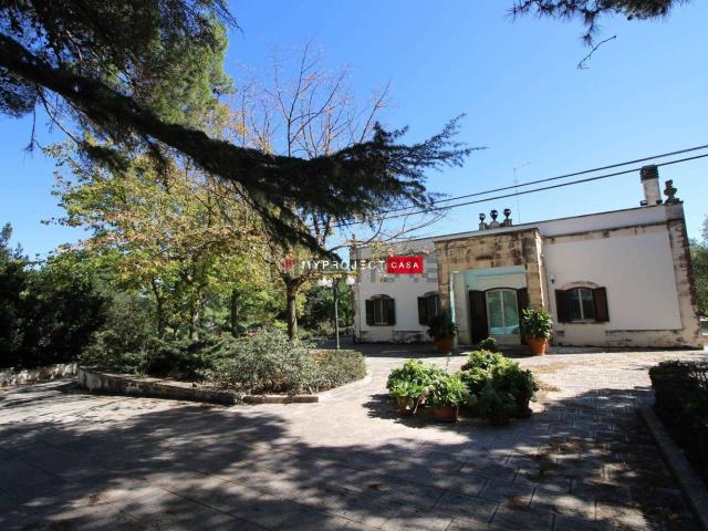 Case e ville in vendita di 250 m² in Via Taranto, 224