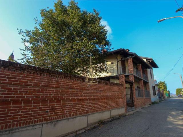 Case e ville in vendita di 250 m² in Via Valentino, 1