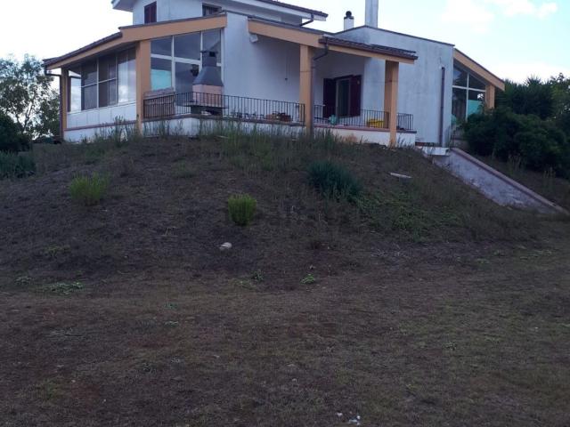Case e ville in vendita di 250 m² in Via Vecchia Com.le Corigliano Maglie