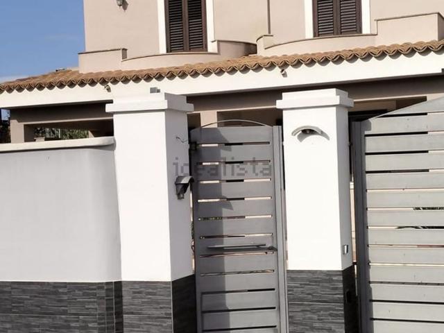 Case e ville in vendita di 250 m² in Via Vitaliano Brancati