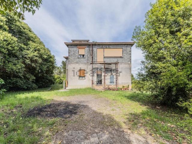 Case e ville in vendita di 250 m² in Via Villarbasse, 169